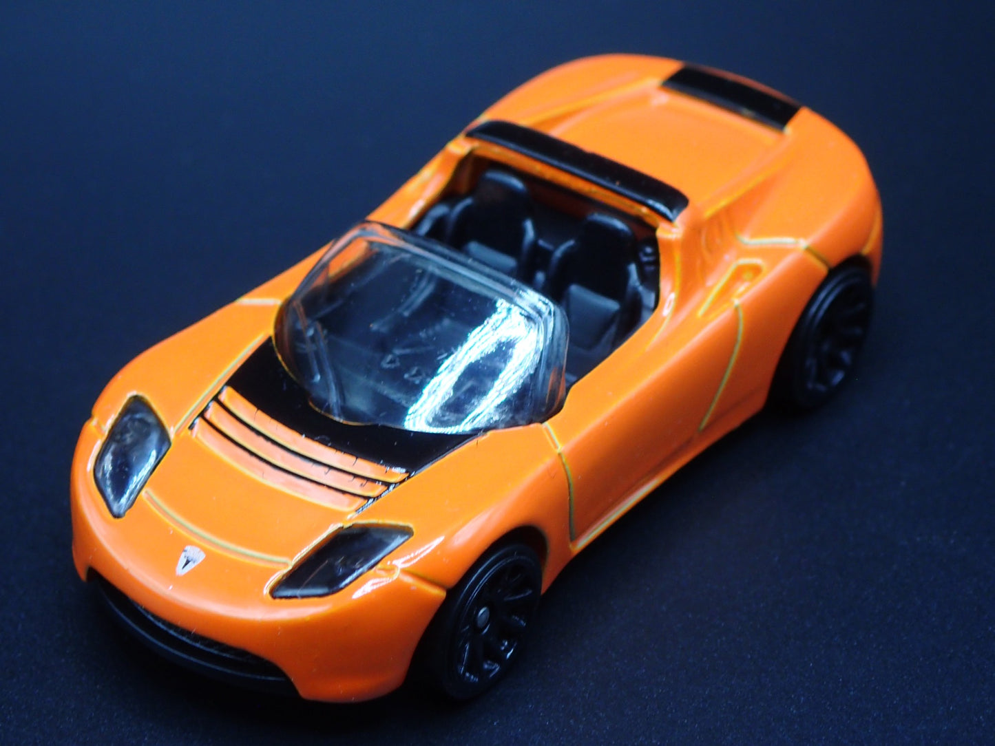 2008-2012 TESLA ROADSTER ORANGE 1:64 SCALE COLLECTIBLE DIORAMA DIECAST MODEL CAR