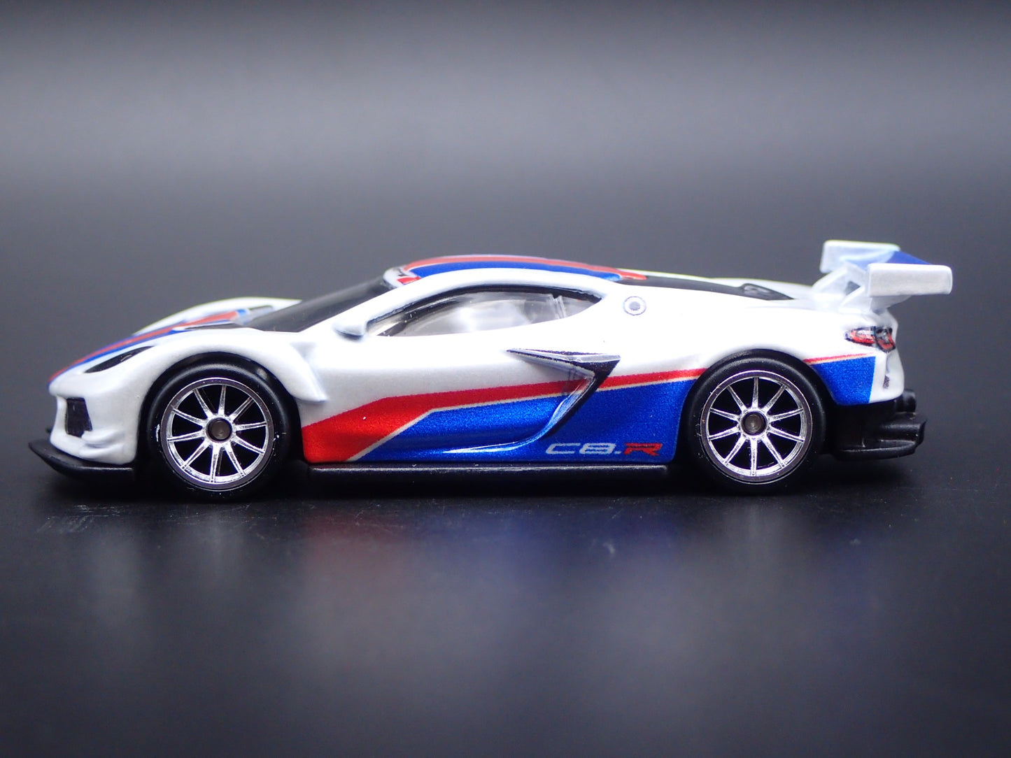 CHEVY CHEVROLET CORVETTE C8.R RACING TEAM 1:64 SCALE DIORAMA DIECAST MODEL CAR