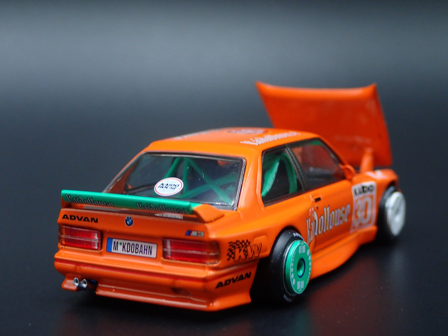 1986-1991 BMW M3 E30 KAIDO KAIDOHAUS V1 1:64 SCALE COLLECTIBLE DIECAST MODEL CAR