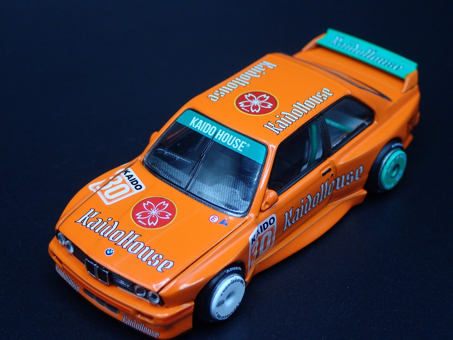 1986-1991 BMW M3 E30 KAIDO KAIDOHAUS V1 1:64 SCALE COLLECTIBLE DIECAST MODEL CAR