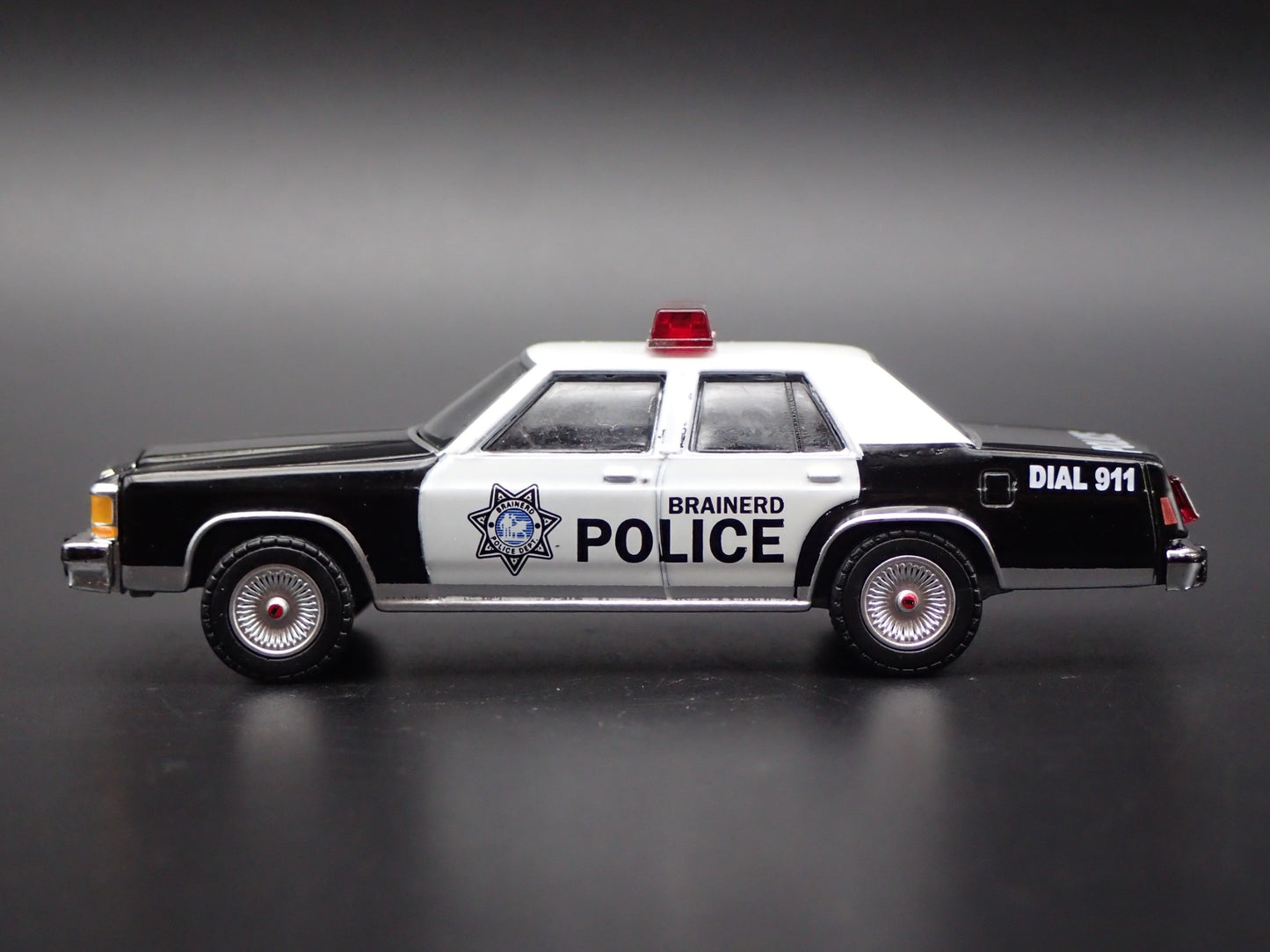 1986 86 FORD LTD CROWN VICTORIA BRAINERD, MN POLICE 1:64 SCALE DIECAST MODEL CAR