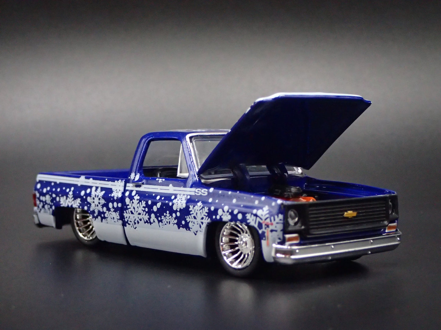 1973 73 CHEVY CHEVROLET CHEYENNE SQUARE BODY TRUCK 1/64 SCALE DIECAST MODEL CAR