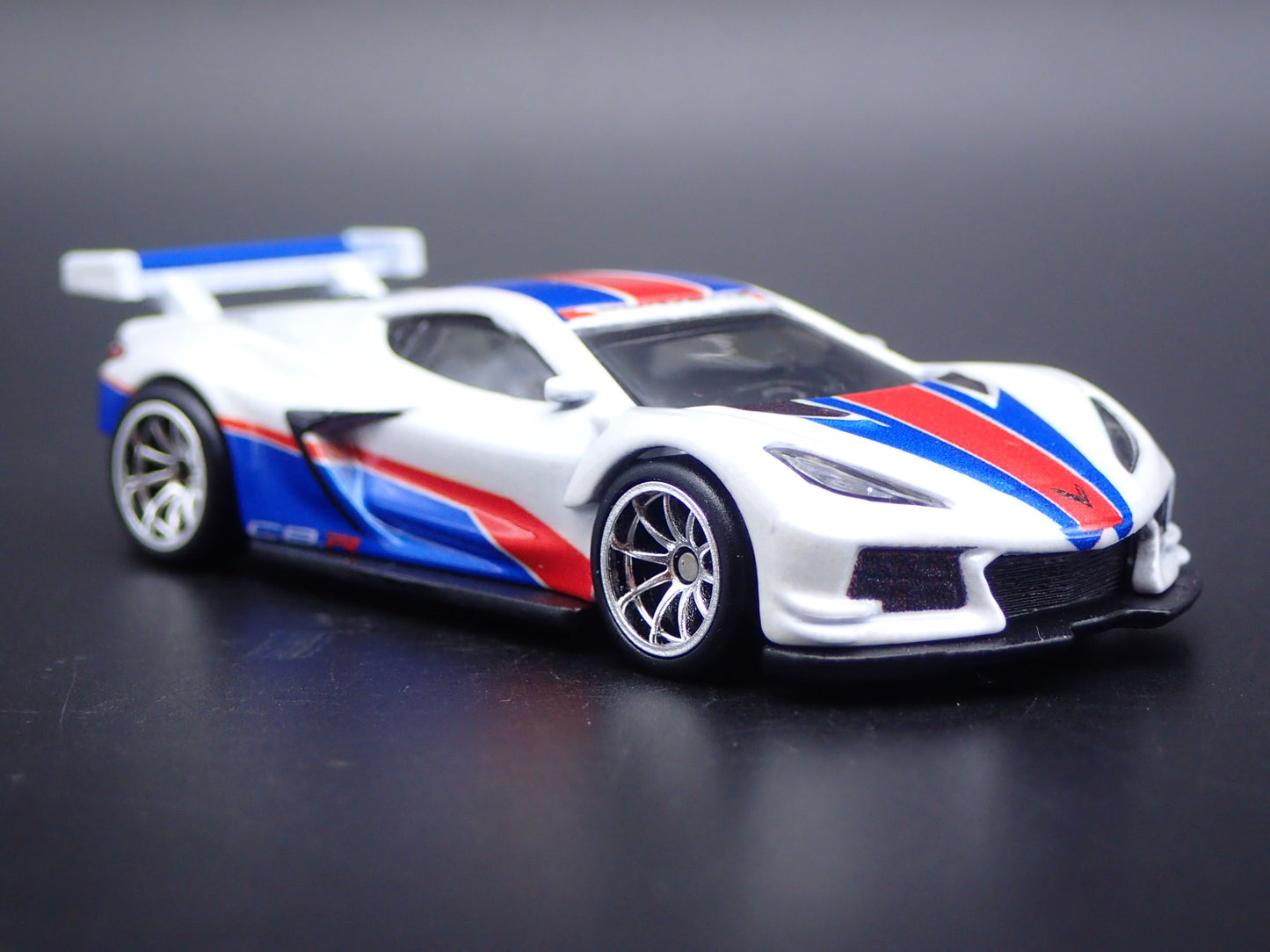 CHEVY CHEVROLET CORVETTE C8.R RACING TEAM 1:64 SCALE DIORAMA DIECAST MODEL CAR