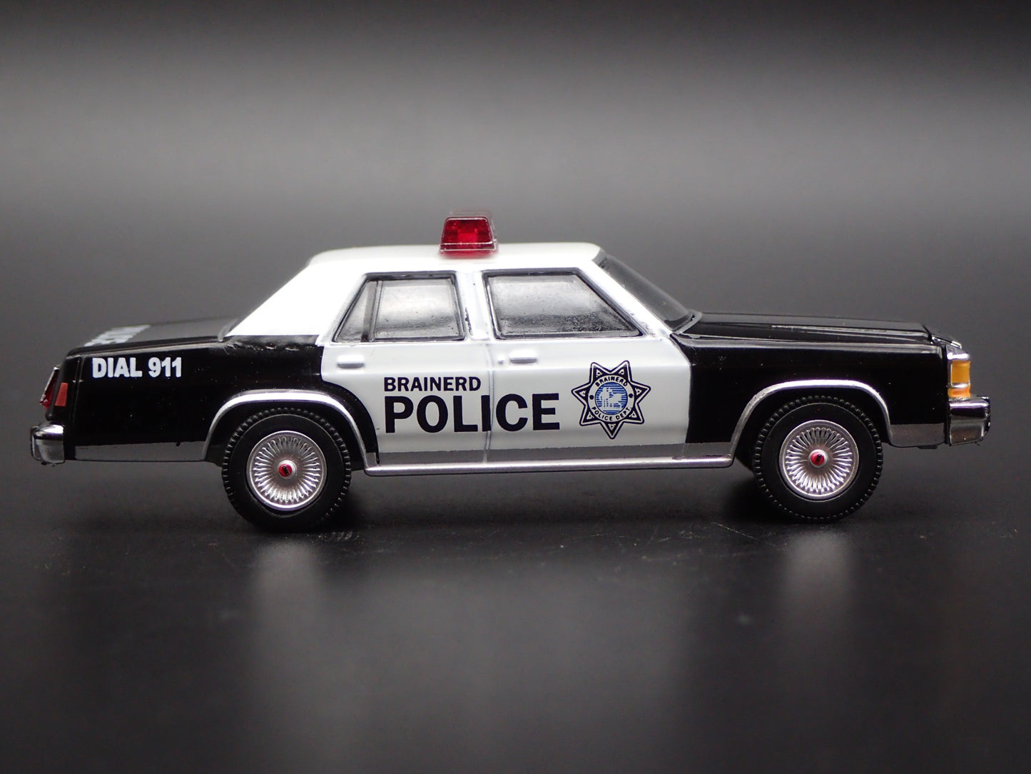 1986 86 FORD LTD CROWN VICTORIA BRAINERD, MN POLICE 1:64 SCALE DIECAST MODEL CAR