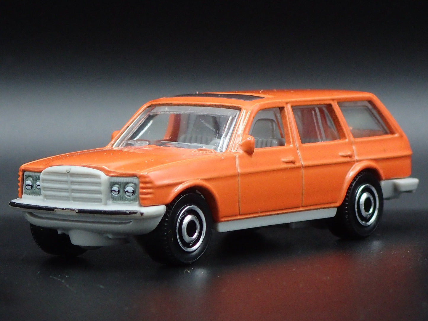 1978-1986 MERCEDES BENZ W123 STATION WAGON ORANGE 1:64 SCALE DIECAST MODEL CAR