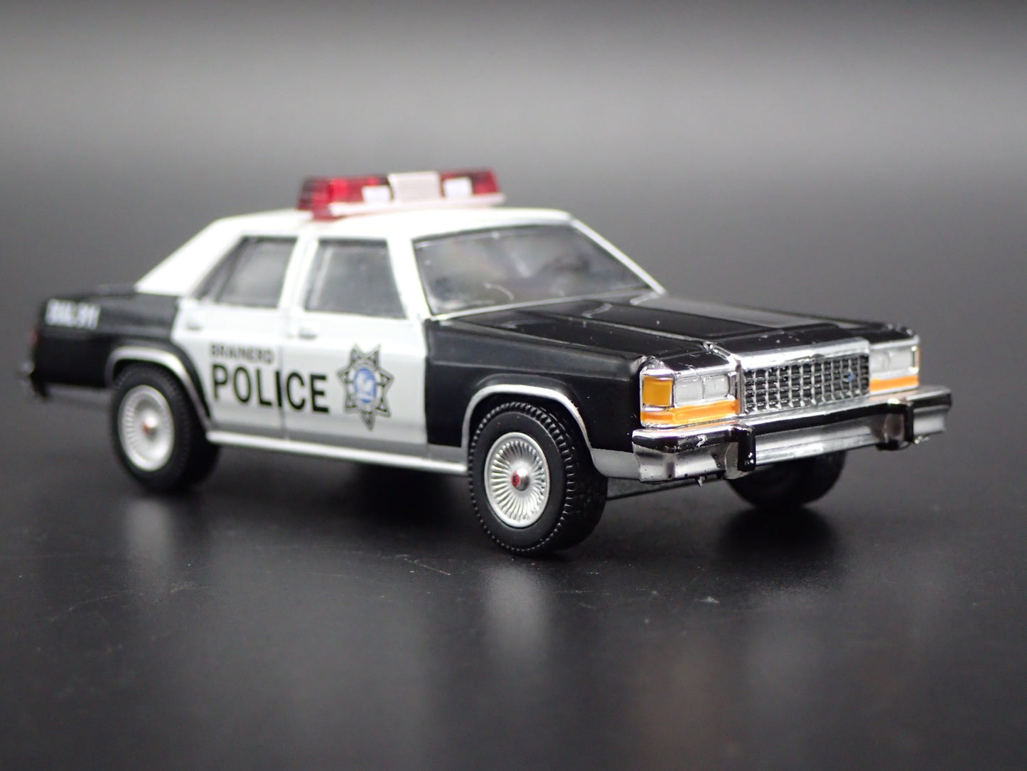 1986 86 FORD LTD CROWN VICTORIA BRAINERD, MN POLICE 1:64 SCALE DIECAST MODEL CAR