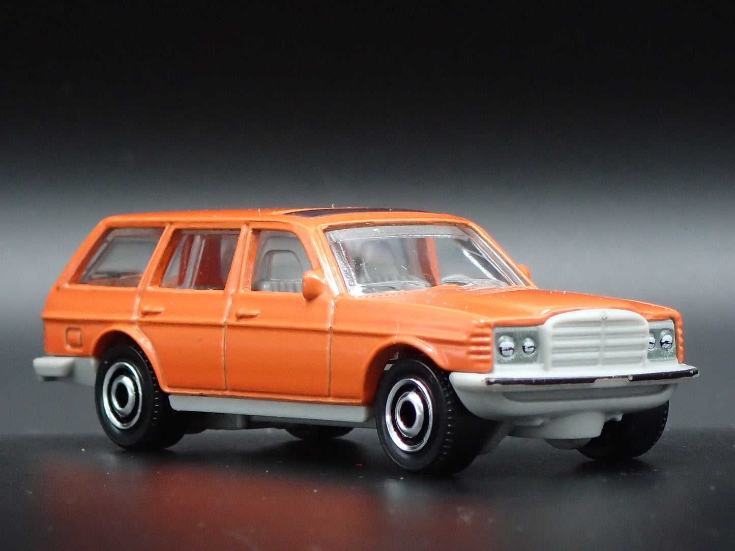 1978-1986 MERCEDES BENZ W123 STATION WAGON ORANGE 1:64 SCALE DIECAST MODEL CAR