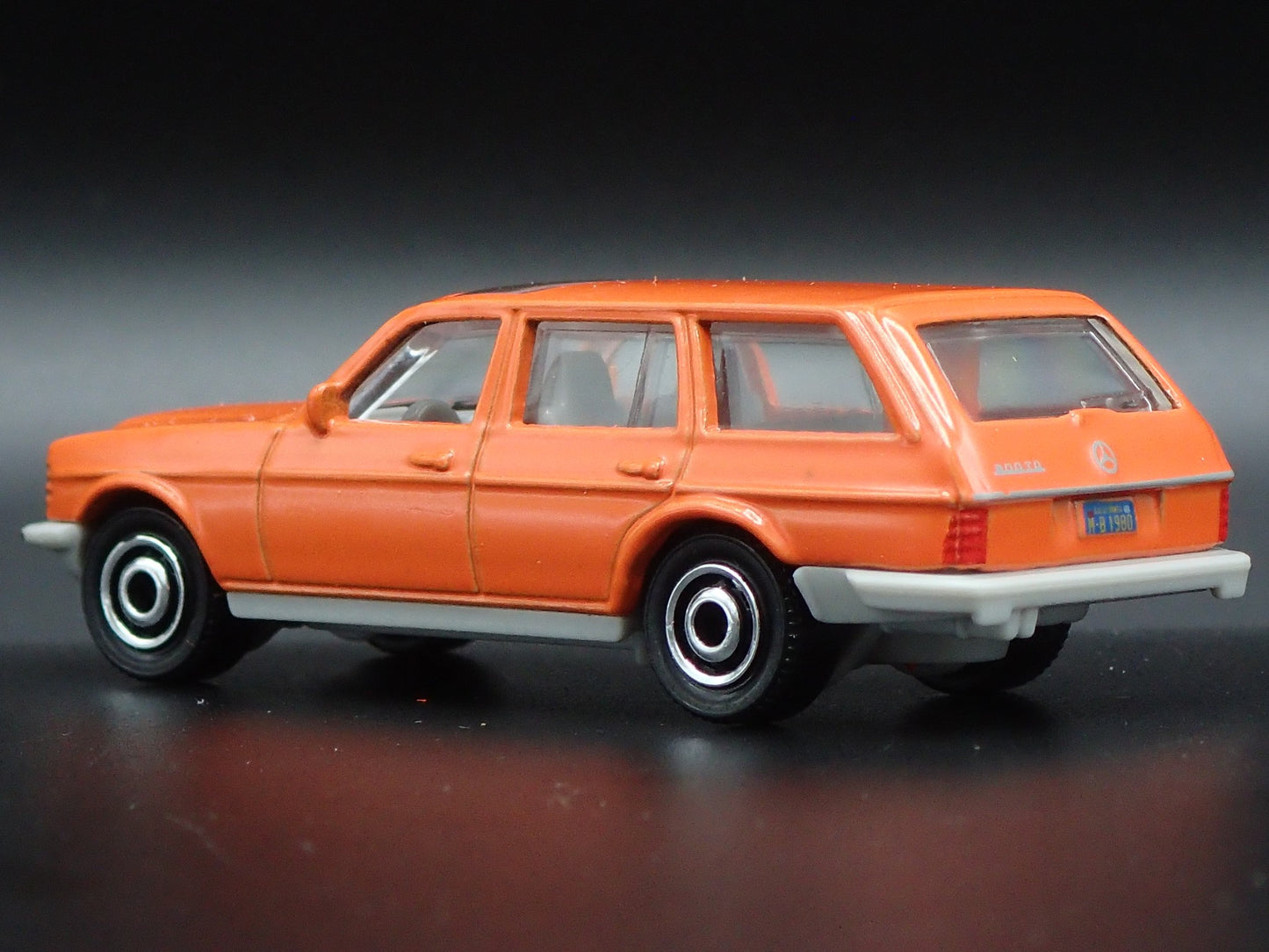 1978-1986 MERCEDES BENZ W123 STATION WAGON ORANGE 1:64 SCALE DIECAST MODEL CAR