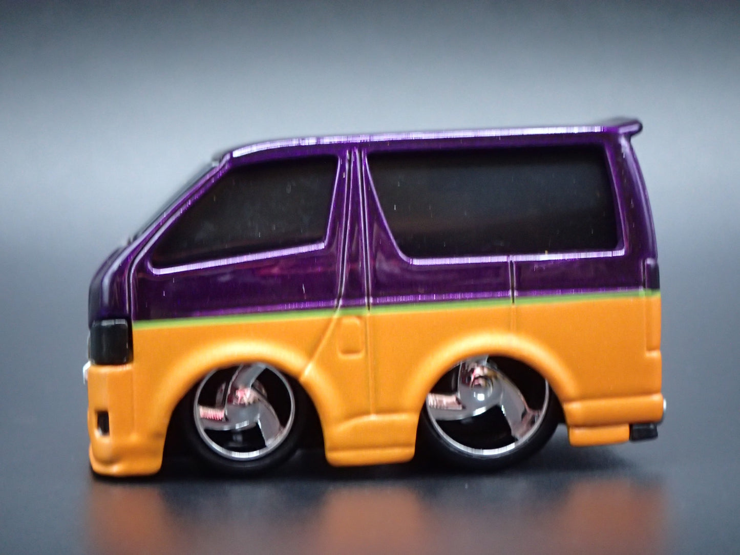 2004 TOYOTA HIACE H200 VAN CAR TUNED ORANGE 1/64 SCALE DIORAMA DIECAST MODEL CAR