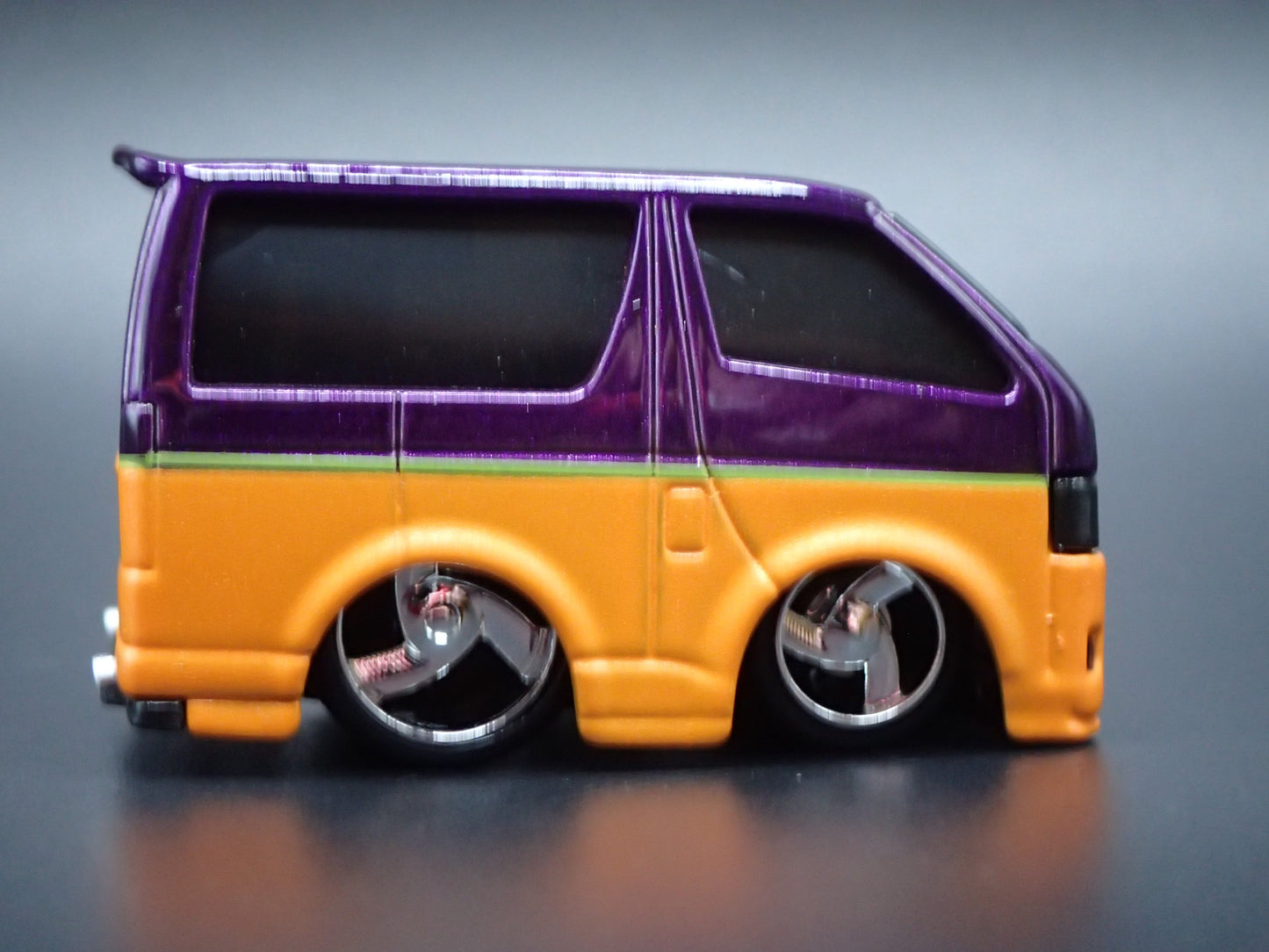 2004 TOYOTA HIACE H200 VAN CAR TUNED ORANGE 1/64 SCALE DIORAMA DIECAST MODEL CAR
