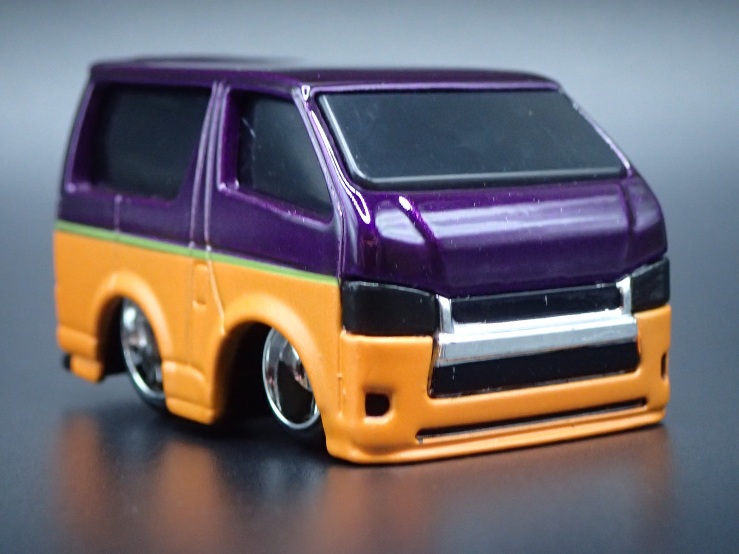 2004 TOYOTA HIACE H200 VAN CAR TUNED ORANGE 1/64 SCALE DIORAMA DIECAST MODEL CAR