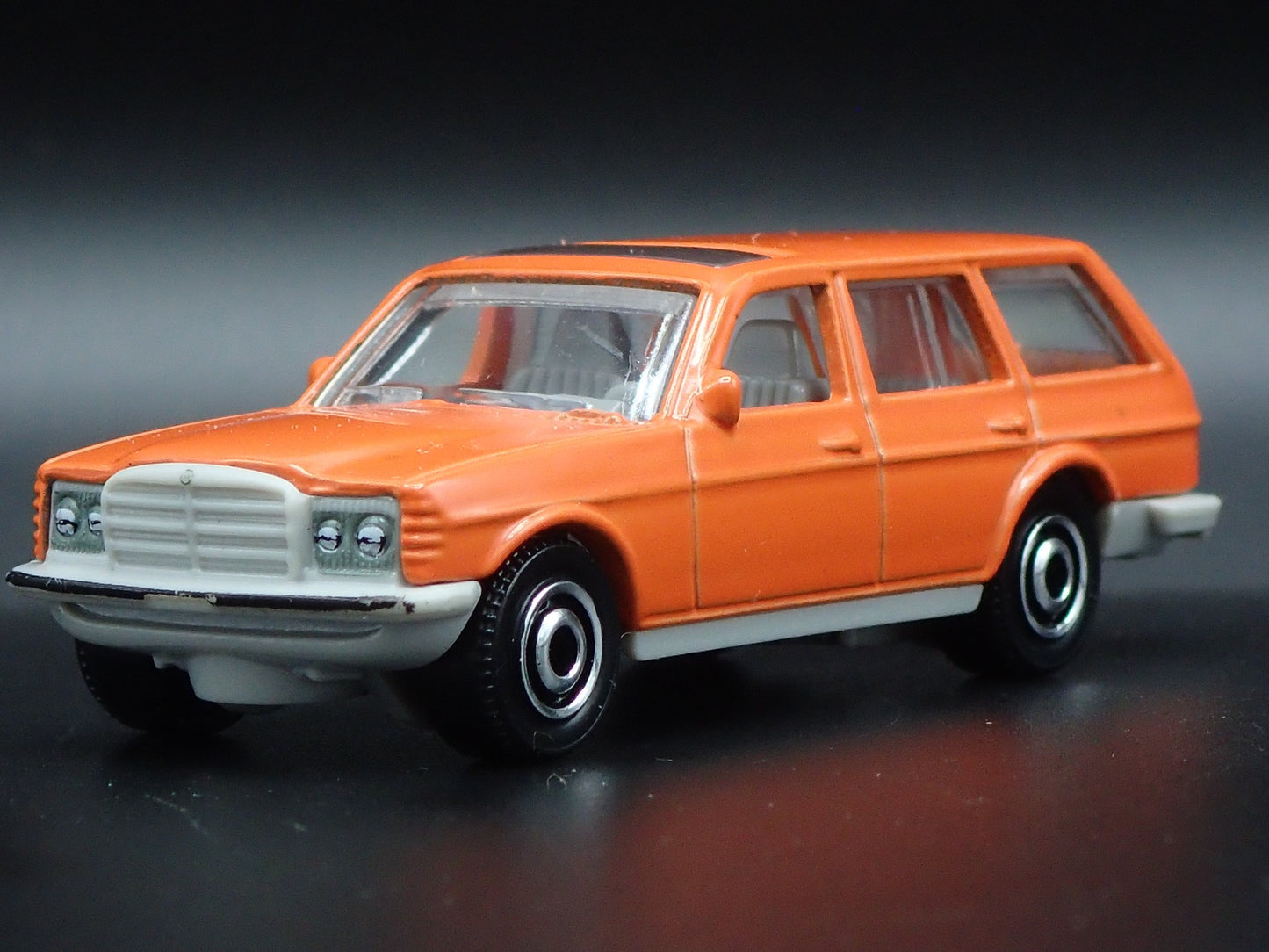 1978-1986 MERCEDES BENZ W123 STATION WAGON ORANGE 1:64 SCALE DIECAST MODEL CAR
