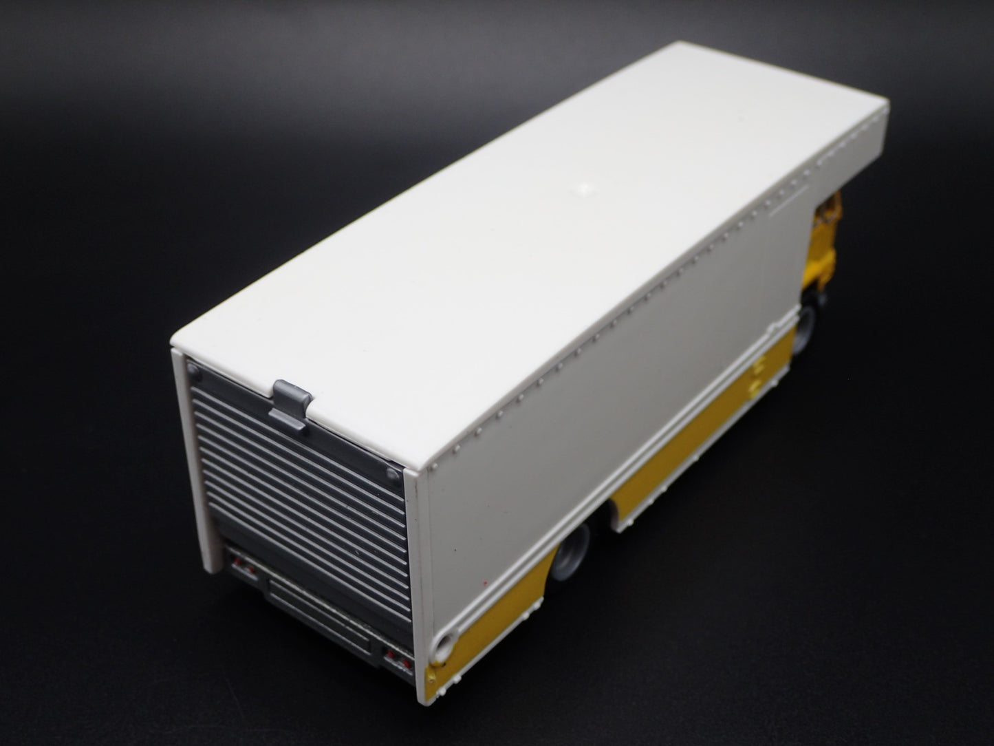 VINTAGE FLAT NOSE CAR HAULER TRANSPORTER TRUCK 1:64 SCALE DIECAST MODEL CAR