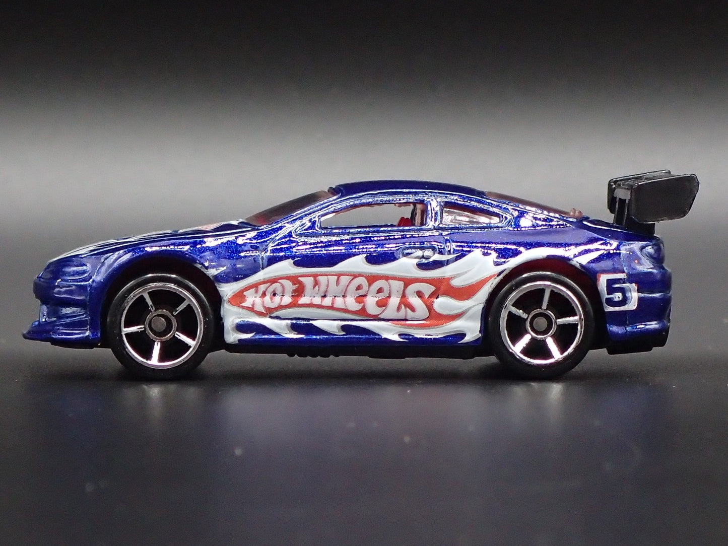 1999-2002 NISSAN SILVIA S15 1:64 SCALE COLLECTIBLE DIORAMA DIECAST MODEL CAR