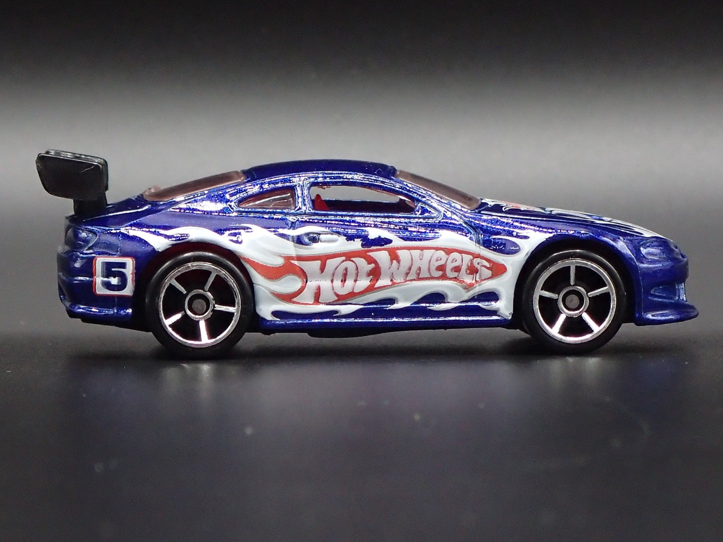 1999-2002 NISSAN SILVIA S15 1:64 SCALE COLLECTIBLE DIORAMA DIECAST MODEL CAR