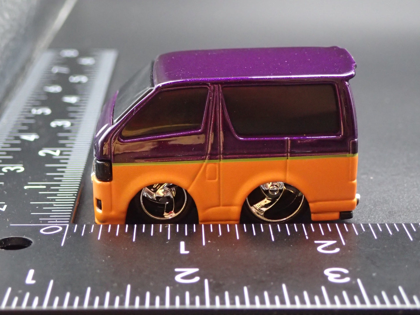 2004 TOYOTA HIACE H200 VAN CAR TUNED ORANGE 1/64 SCALE DIORAMA DIECAST MODEL CAR