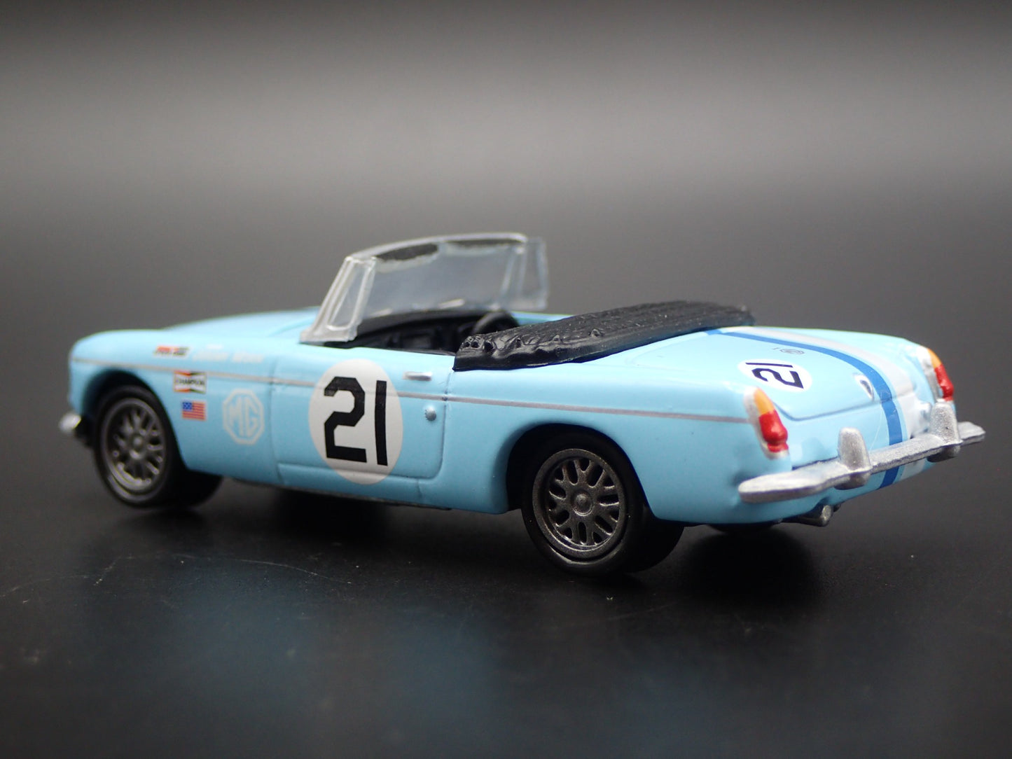 1962-1980 MG MGB CONVERTIBLE 1:64 SCALE COLLECTIBLE DIORAMA DIECAST MODEL CAR