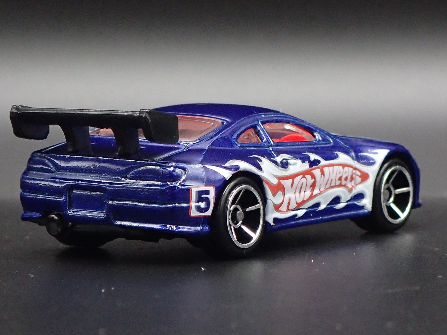 1999-2002 NISSAN SILVIA S15 1:64 SCALE COLLECTIBLE DIORAMA DIECAST MODEL CAR