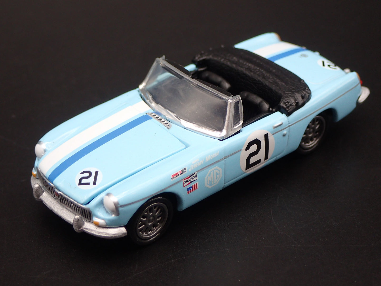 1962-1980 MG MGB CONVERTIBLE 1:64 SCALE COLLECTIBLE DIORAMA DIECAST MODEL CAR