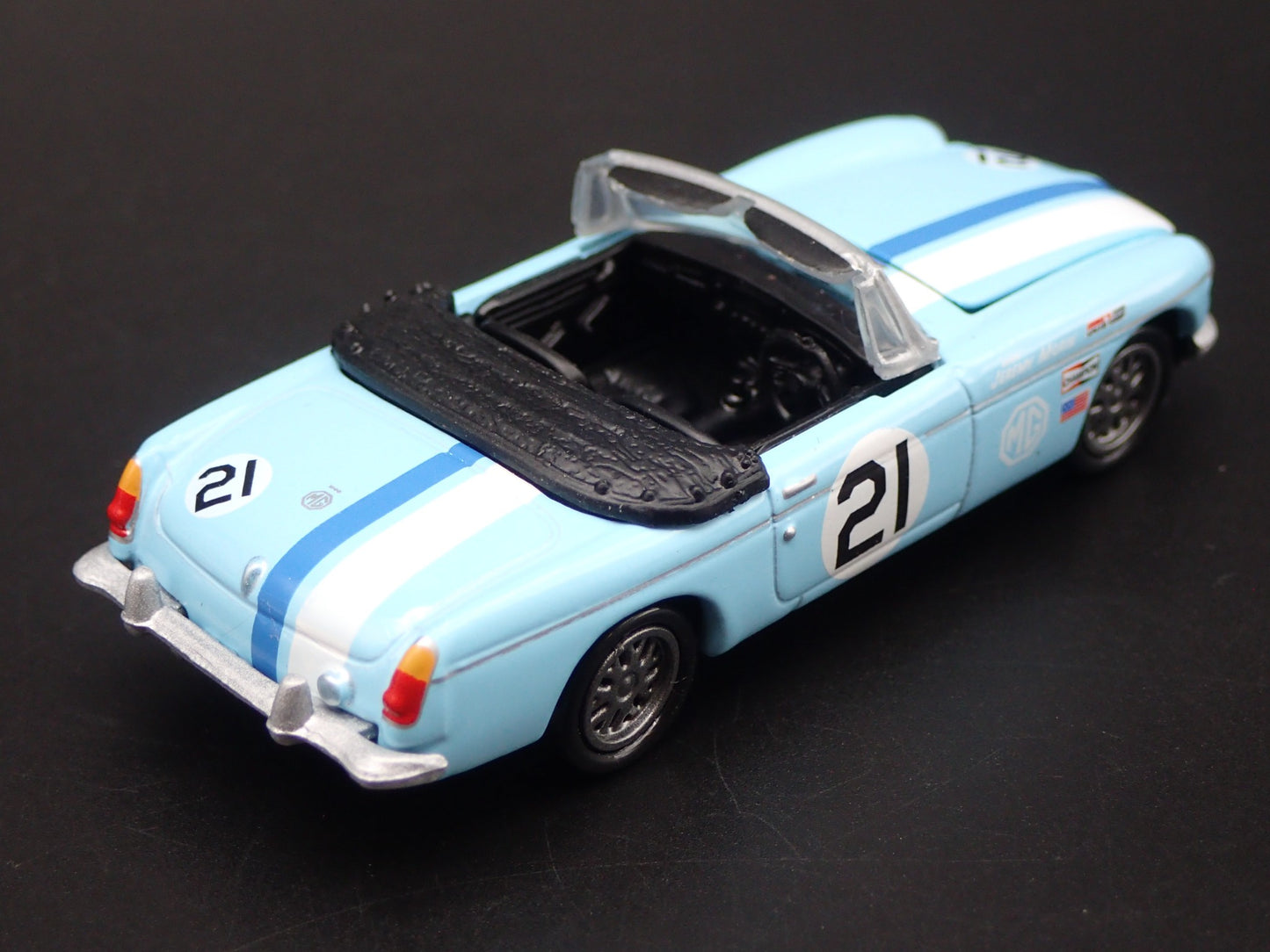 1962-1980 MG MGB CONVERTIBLE 1:64 SCALE COLLECTIBLE DIORAMA DIECAST MODEL CAR