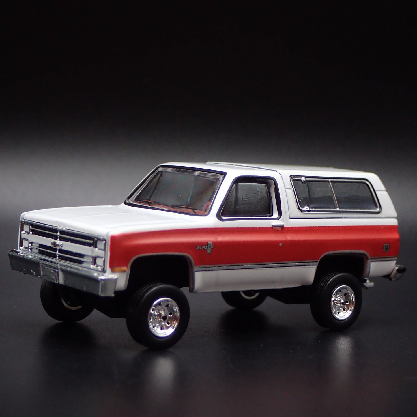 1984 84 CHEVY CHEVROLET K5 BLAZER SQUAREBODY HITCH 1:64 SCALE DIECAST MODEL CAR