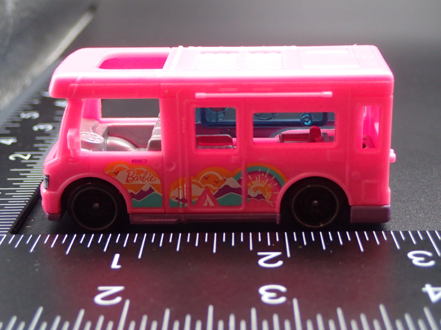 BARBIE DREAM CAMPER VAN PINK 1:64 HW SCALE COLLECTIBLE DIORAMA DIECAST MODEL CAR