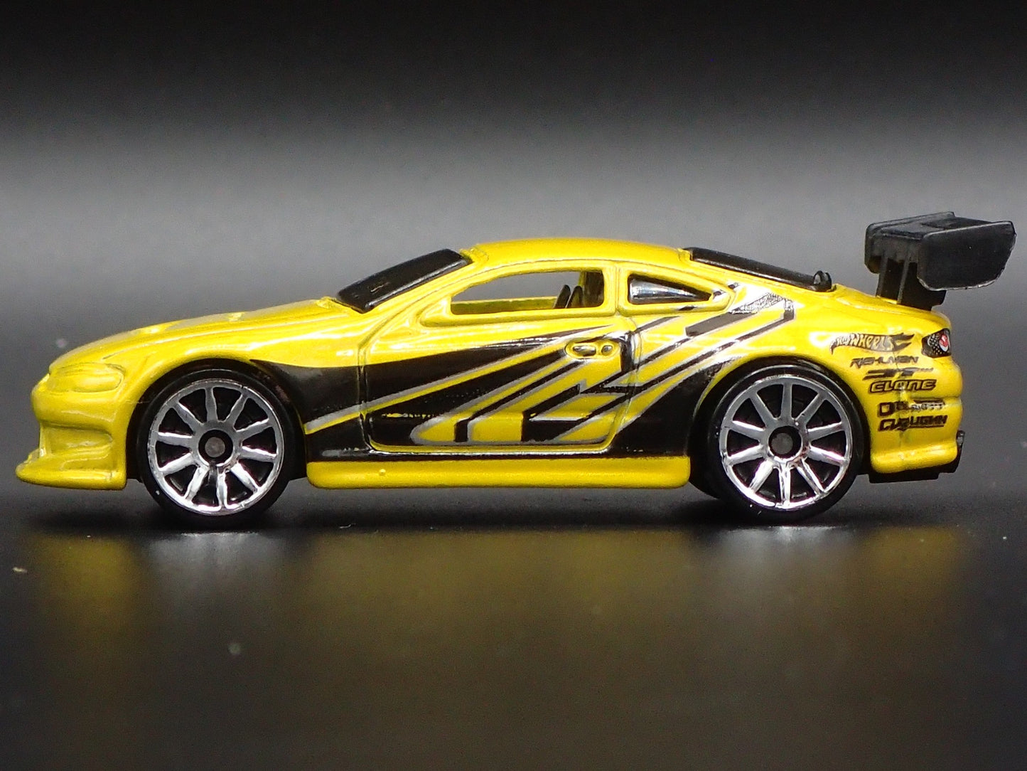 1999-2002 NISSAN SILVIA S15 1:64 SCALE COLLECTIBLE DIORAMA DIECAST MODEL CAR