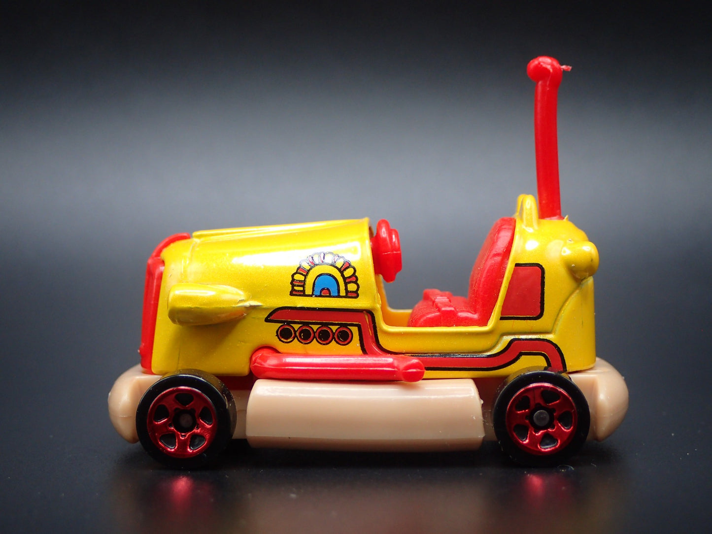 BEATLES BUMPER CAR YELLOW SUBMARINE 1:64 SCALE DIORAMA DIECAST MODEL CAR