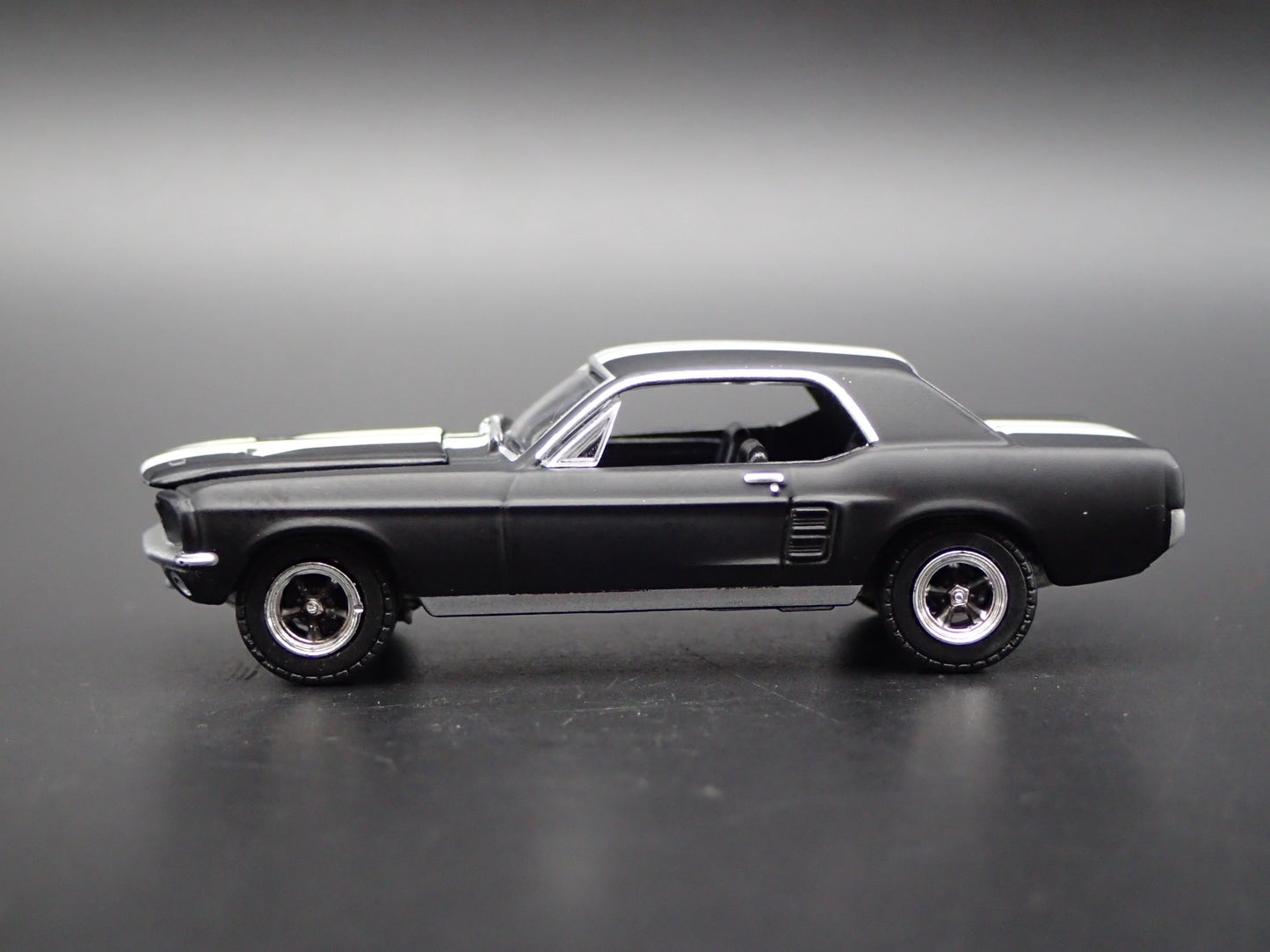 1967 67 FORD MUSTANG COUPE RARE 1:64 SCALE COLLECTIBLE DIORAMA DIECAST MODEL CAR