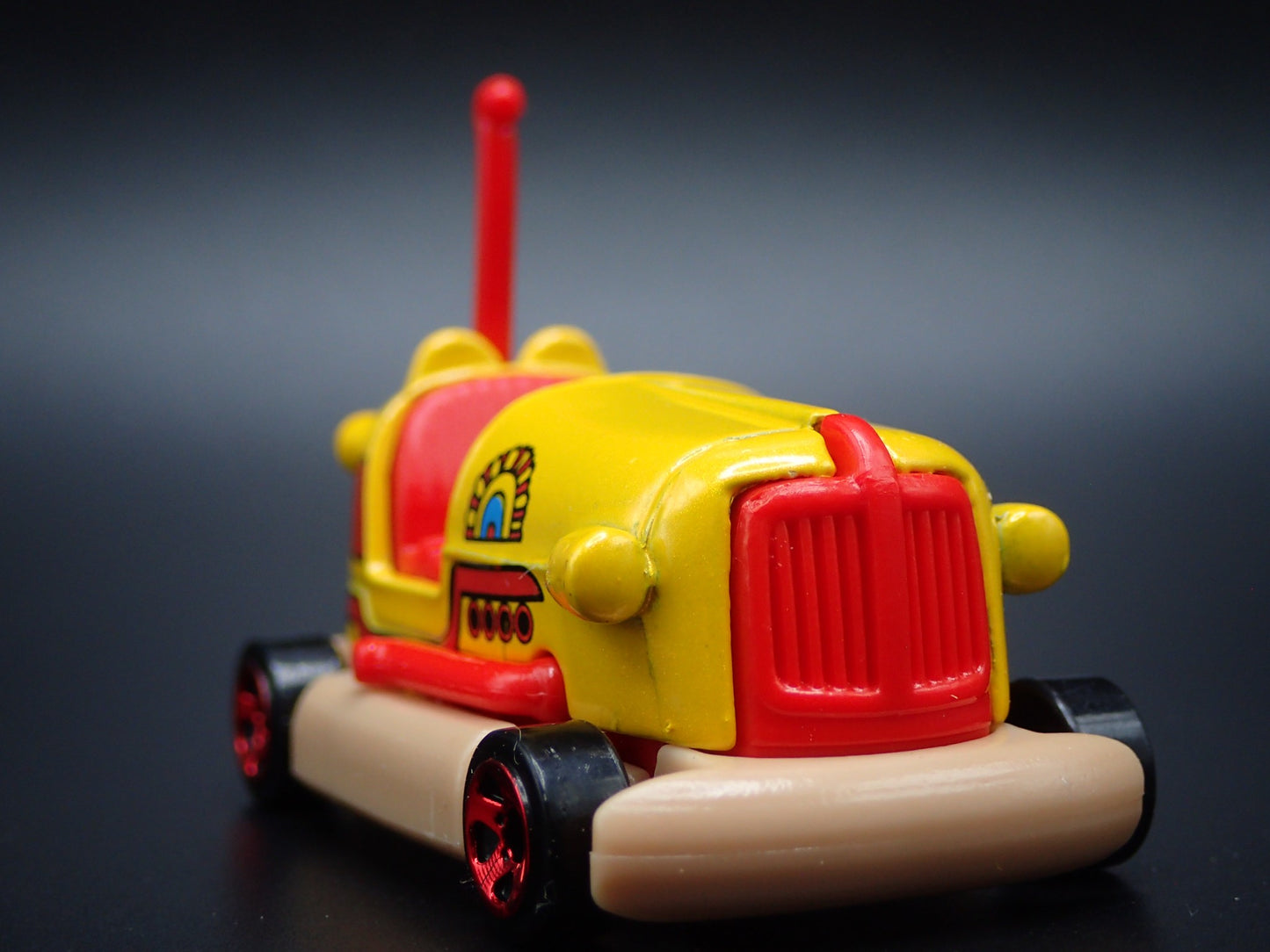 BEATLES BUMPER CAR YELLOW SUBMARINE 1:64 SCALE DIORAMA DIECAST MODEL CAR