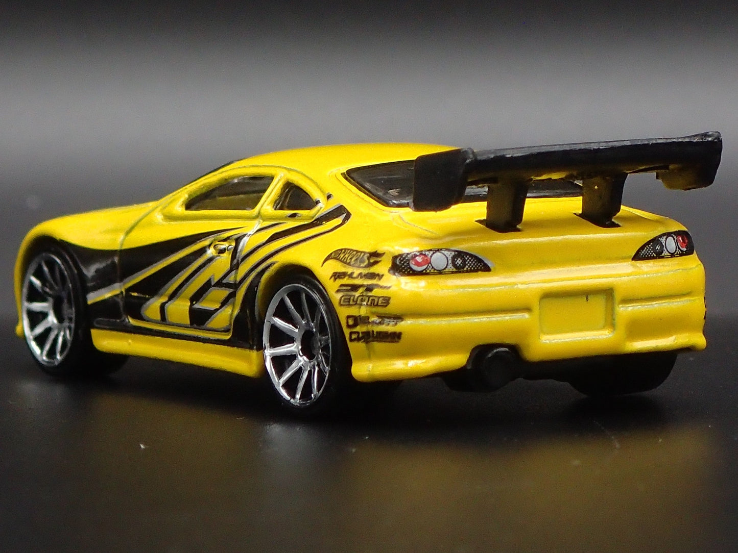 1999-2002 NISSAN SILVIA S15 1:64 SCALE COLLECTIBLE DIORAMA DIECAST MODEL CAR