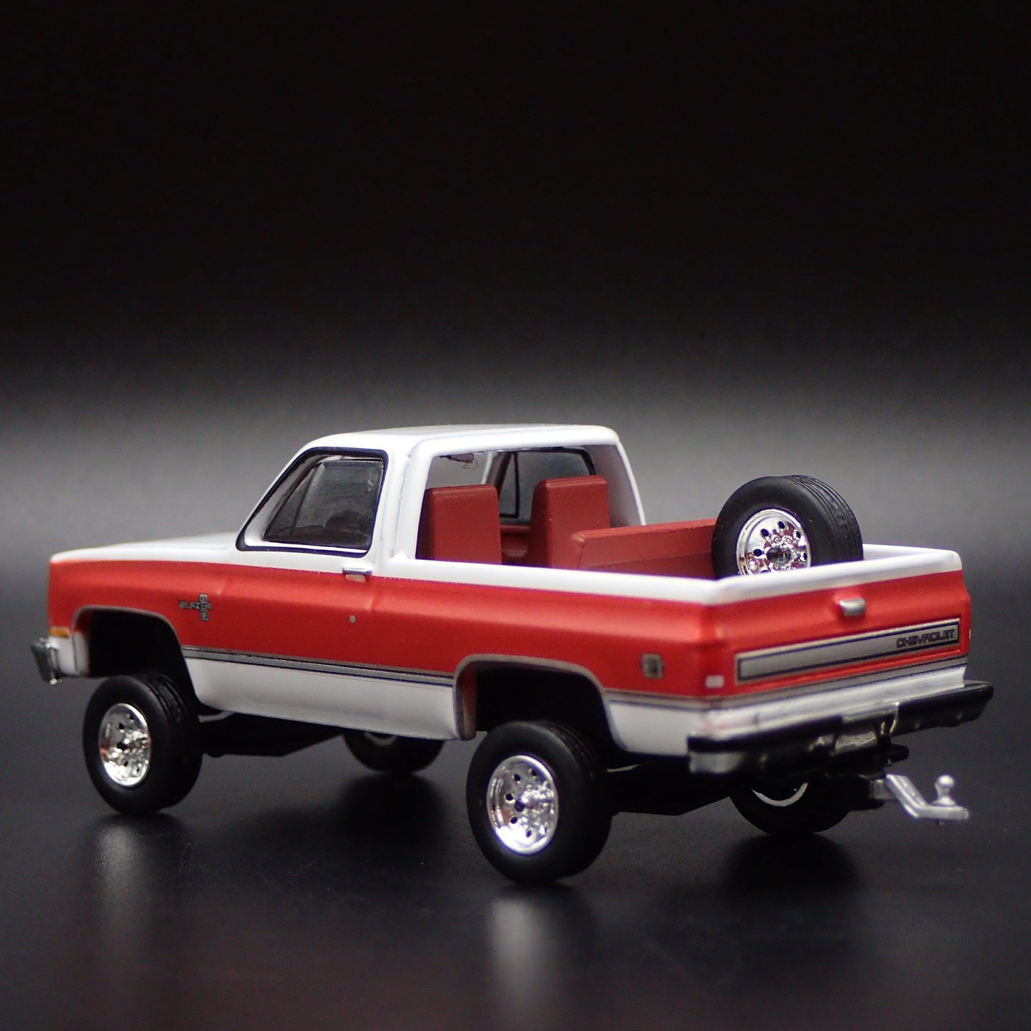 1984 84 CHEVY CHEVROLET K5 BLAZER SQUAREBODY HITCH 1:64 SCALE DIECAST MODEL CAR