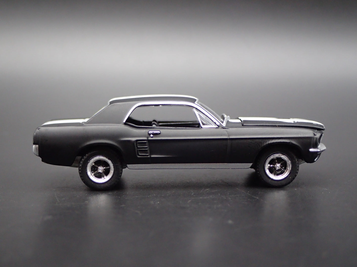 1967 67 FORD MUSTANG COUPE RARE 1:64 SCALE COLLECTIBLE DIORAMA DIECAST MODEL CAR