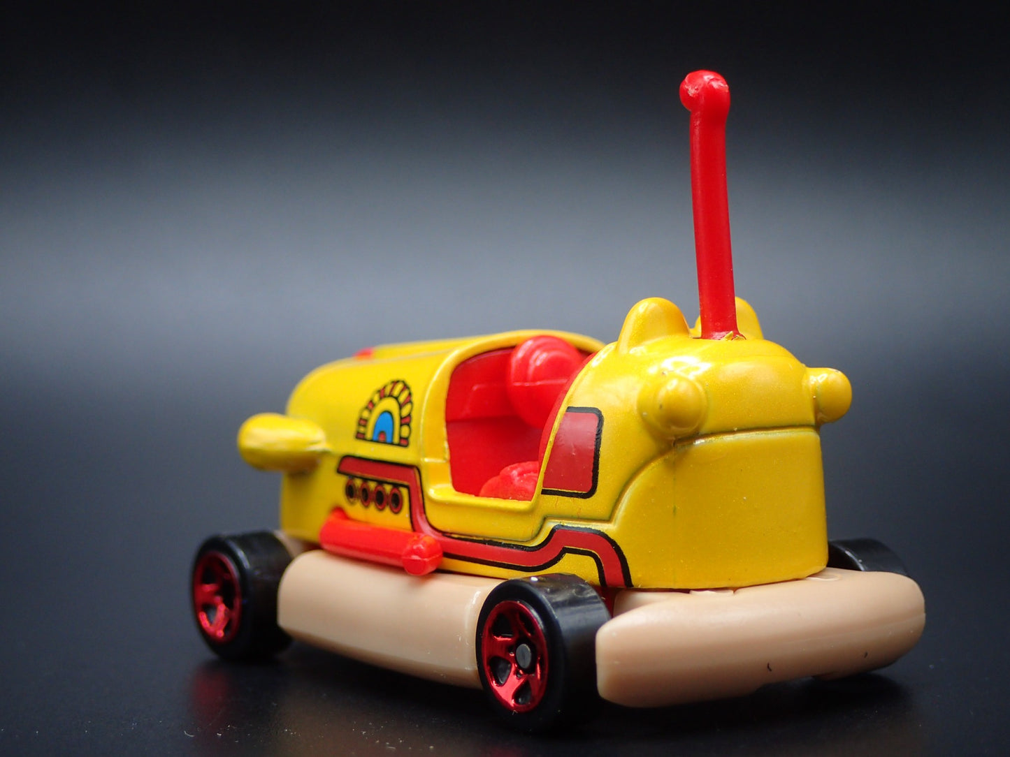 BEATLES BUMPER CAR YELLOW SUBMARINE 1:64 SCALE DIORAMA DIECAST MODEL CAR