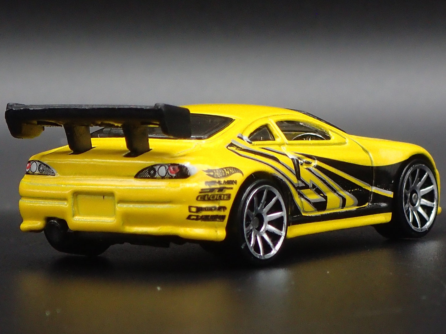 1999-2002 NISSAN SILVIA S15 1:64 SCALE COLLECTIBLE DIORAMA DIECAST MODEL CAR