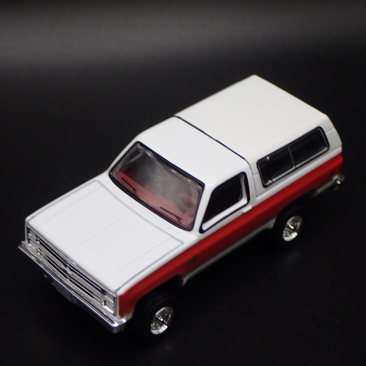 1984 84 CHEVY CHEVROLET K5 BLAZER SQUAREBODY HITCH 1:64 SCALE DIECAST MODEL CAR
