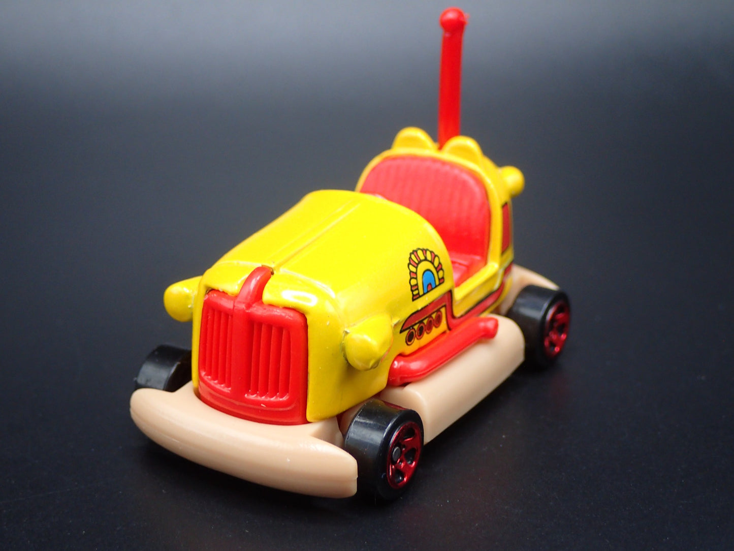 BEATLES BUMPER CAR YELLOW SUBMARINE 1:64 SCALE DIORAMA DIECAST MODEL CAR
