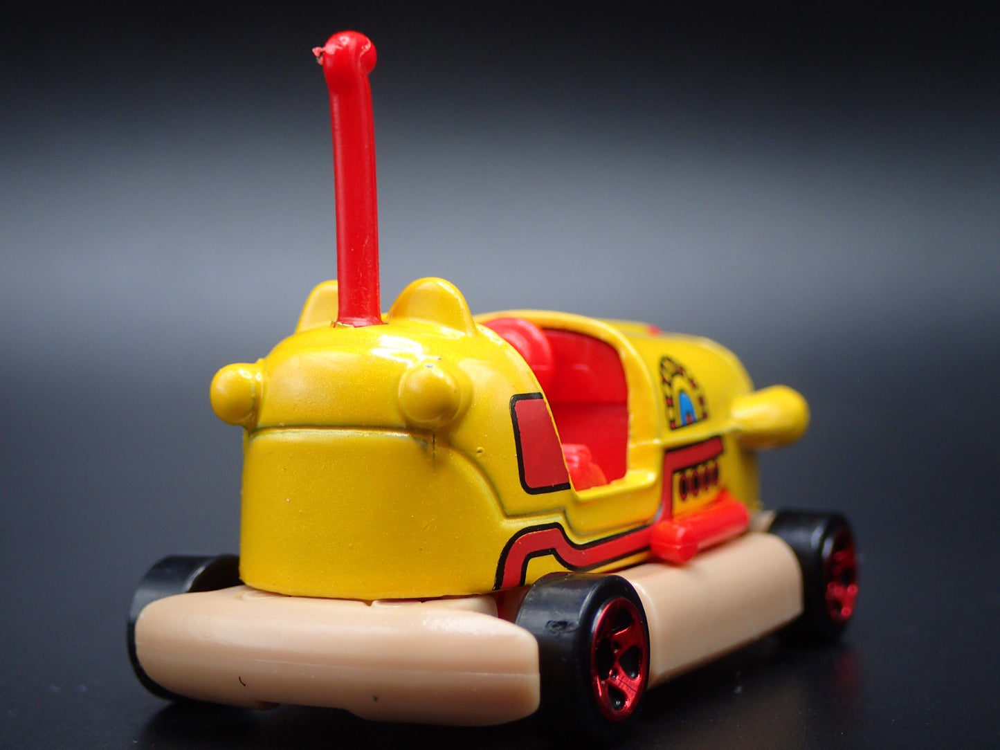 BEATLES BUMPER CAR YELLOW SUBMARINE 1:64 SCALE DIORAMA DIECAST MODEL CAR