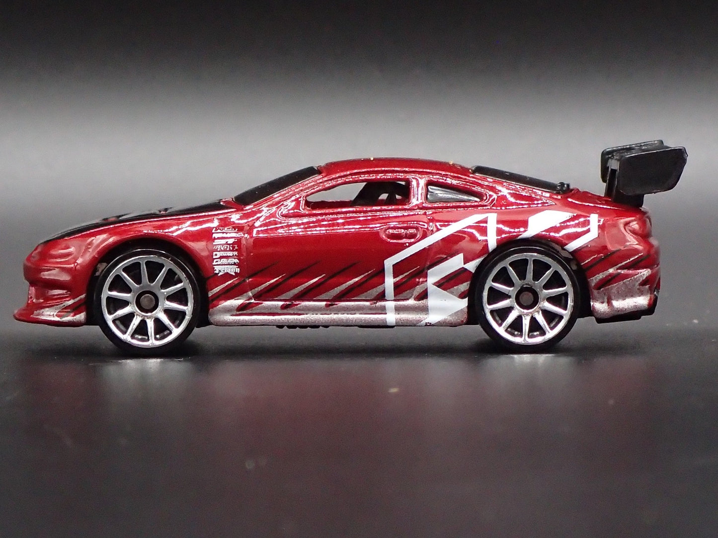 1999-2002 NISSAN SILVIA S15 1:64 SCALE COLLECTIBLE DIORAMA DIECAST MODEL CAR