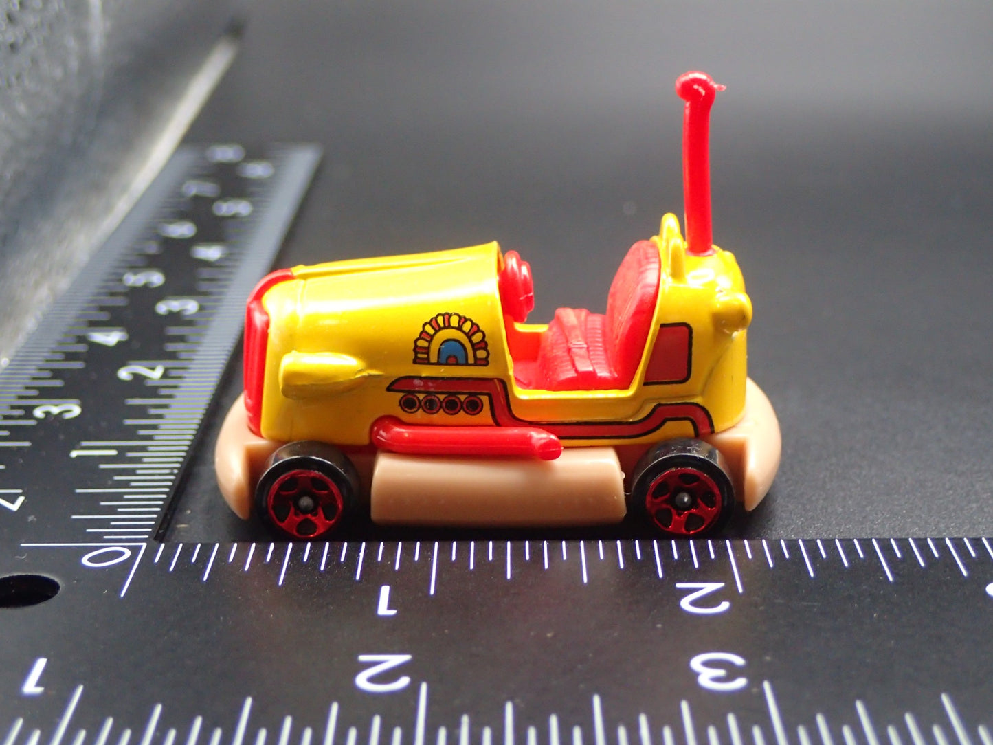 BEATLES BUMPER CAR YELLOW SUBMARINE 1:64 SCALE DIORAMA DIECAST MODEL CAR
