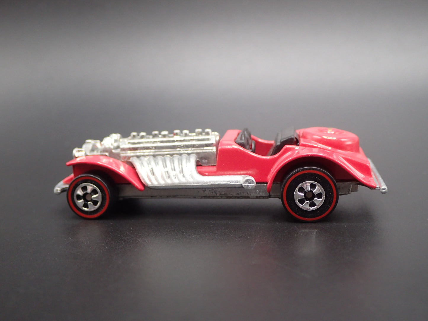 CUSTOM HOT ROD SWEET 16 RED 1:64 SCALE COLLECTIBLE DIORAMA DIECAST MODEL CAR