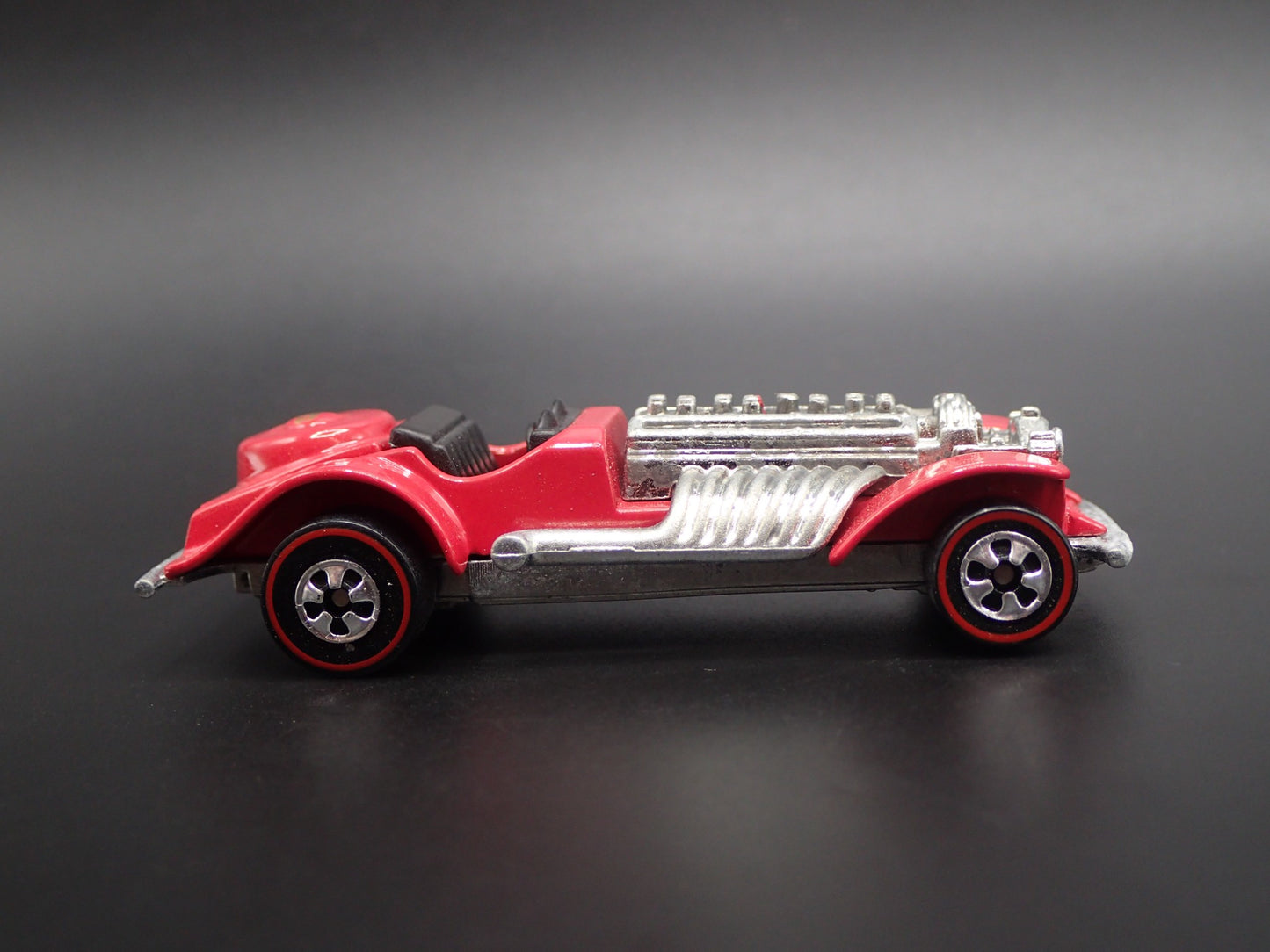 CUSTOM HOT ROD SWEET 16 RED 1:64 SCALE COLLECTIBLE DIORAMA DIECAST MODEL CAR