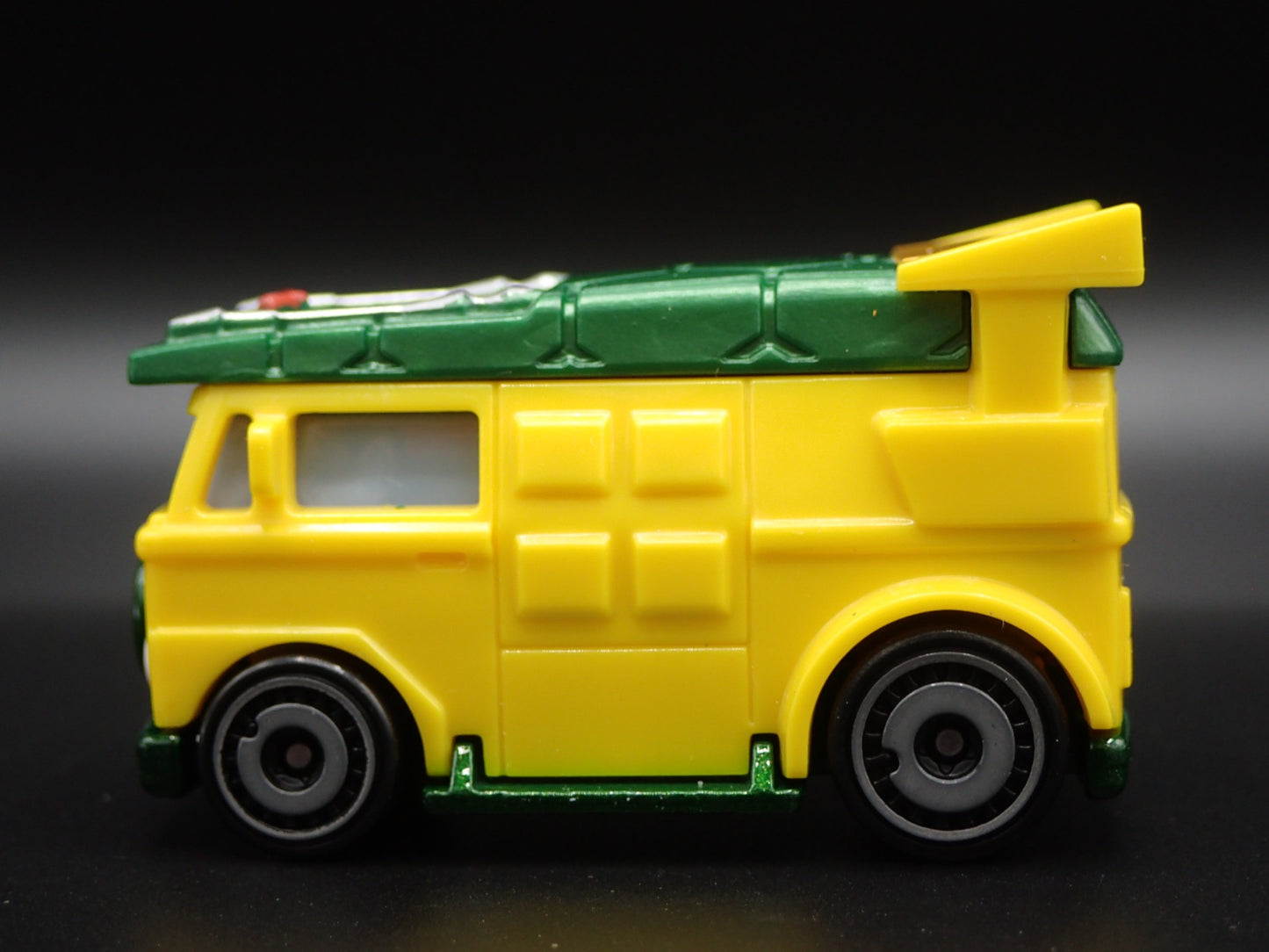 TEENAGE MUTANT NINJA TURTLES PARTY VAN 1:64 SCALE DIORAMA DIECAST MODEL CAR