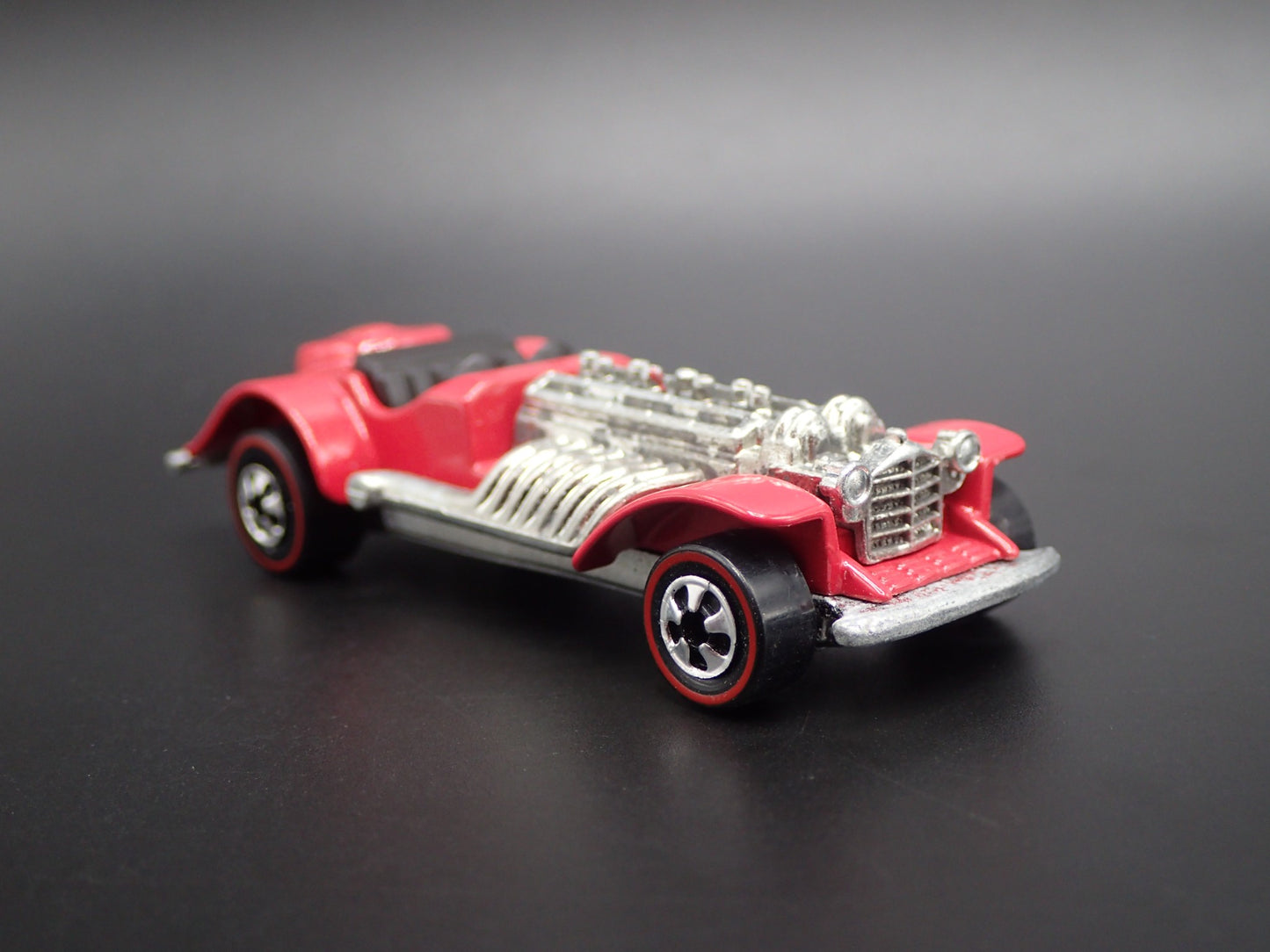 CUSTOM HOT ROD SWEET 16 RED 1:64 SCALE COLLECTIBLE DIORAMA DIECAST MODEL CAR