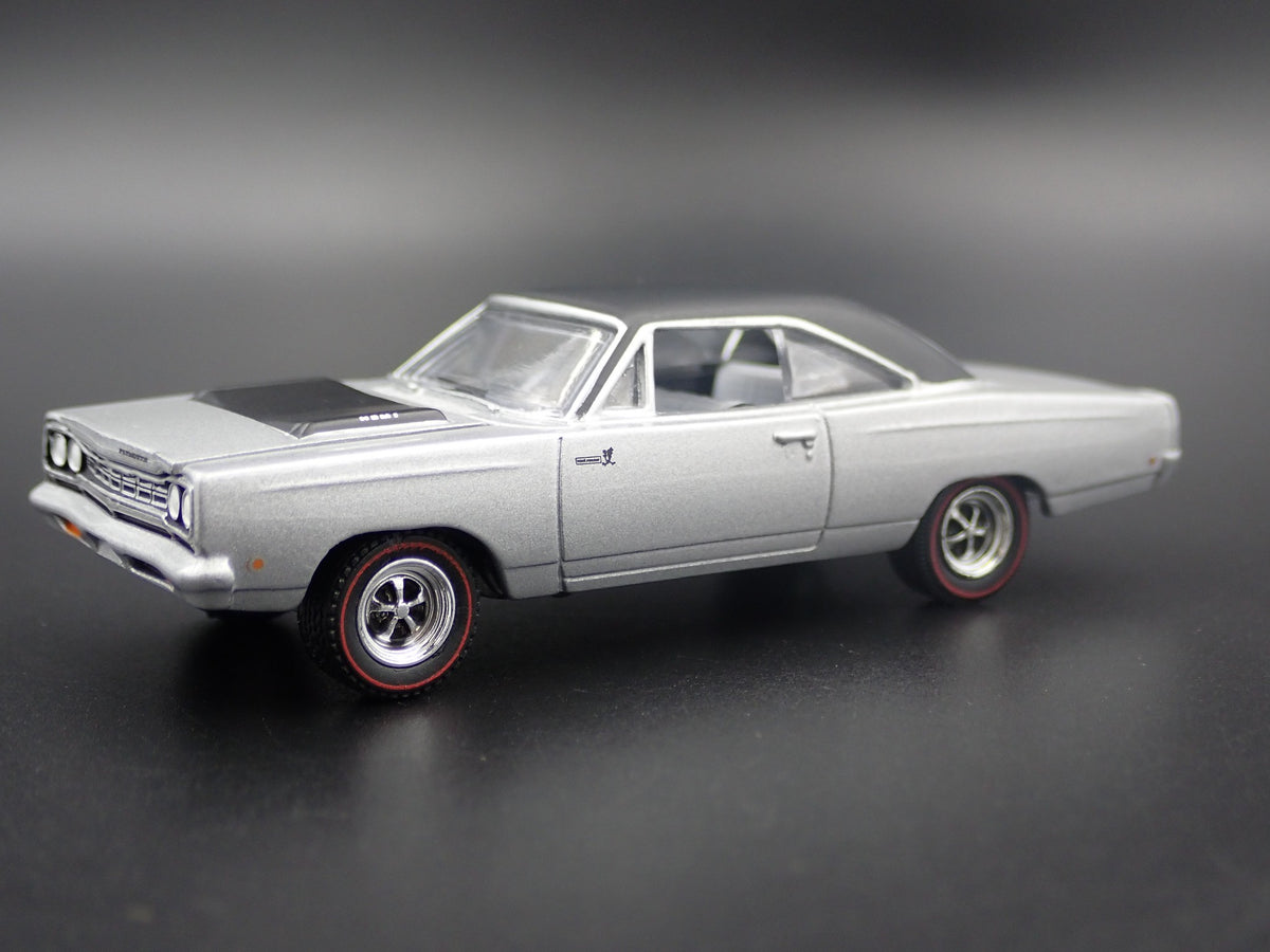 1968 68 PLYMOUTH ROAD RUNNER HEMI RARE 1:64 SCALE DIORAMA DIECAST MODEL CAR-Burning Rubber Toy Company