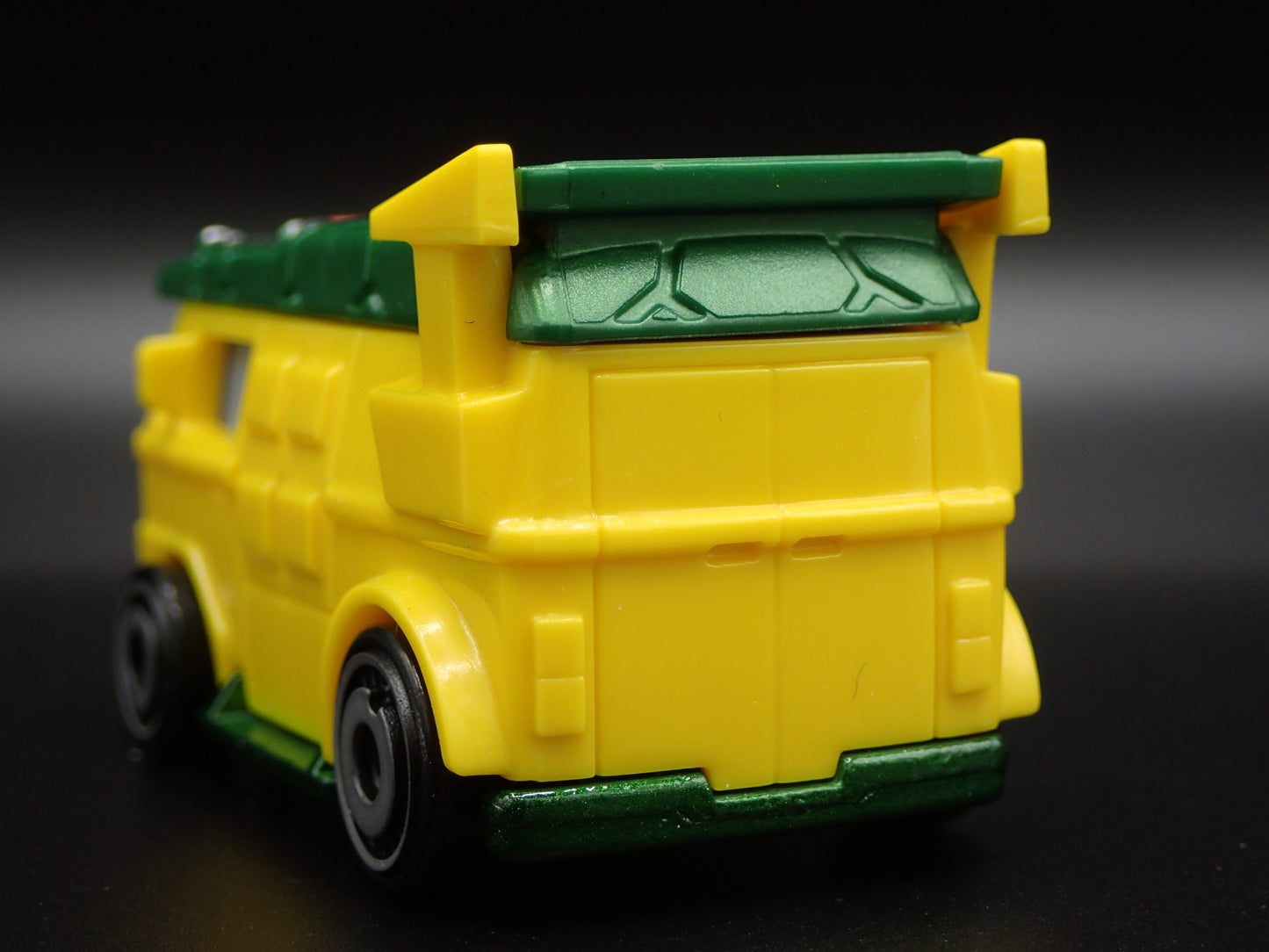 TEENAGE MUTANT NINJA TURTLES PARTY VAN 1:64 SCALE DIORAMA DIECAST MODEL CAR