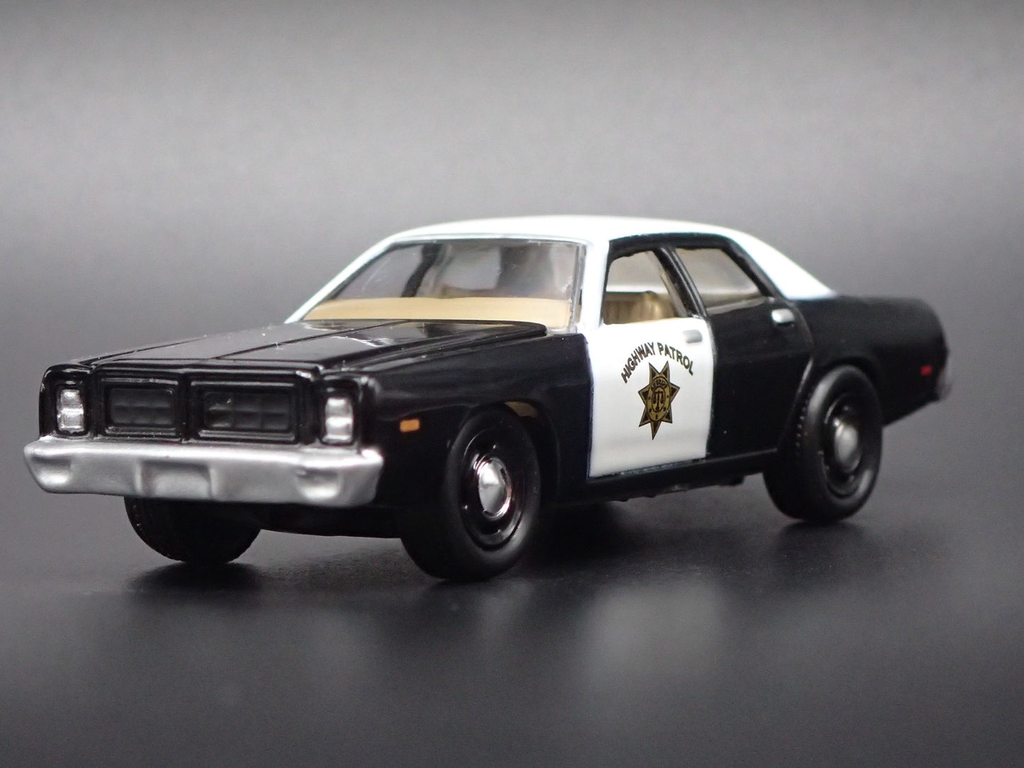 1977 77 DODGE MONACO CHP CALIFORNIA HIGHWAY PATROL 1:64 SCALE DIECAST MODEL CAR