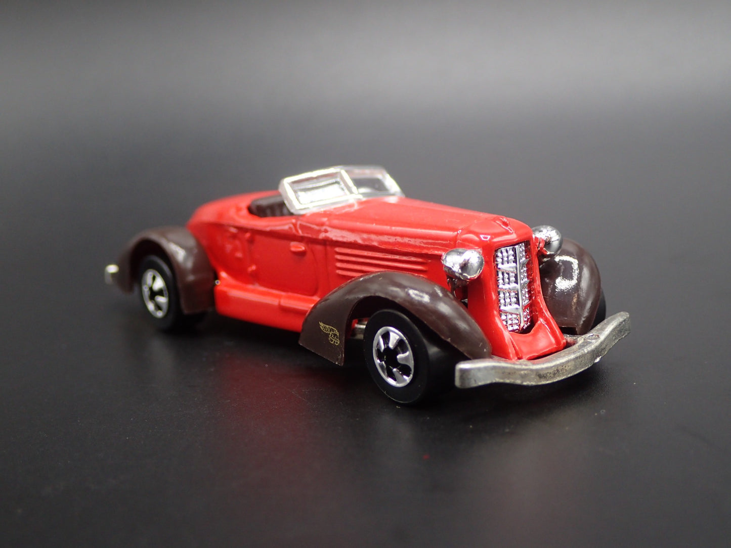 1936 36 AUBURN 852 BOAT TAIL 1:64 SCALE COLLECTIBLE DIORAMA DIECAST MODEL CAR