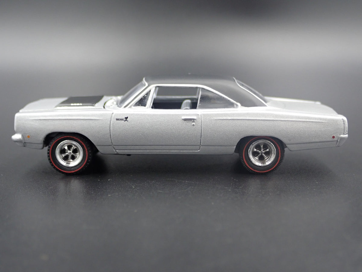 1968 68 PLYMOUTH ROAD RUNNER HEMI RARE 1:64 SCALE DIORAMA DIECAST MODEL CAR-Burning Rubber Toy Company