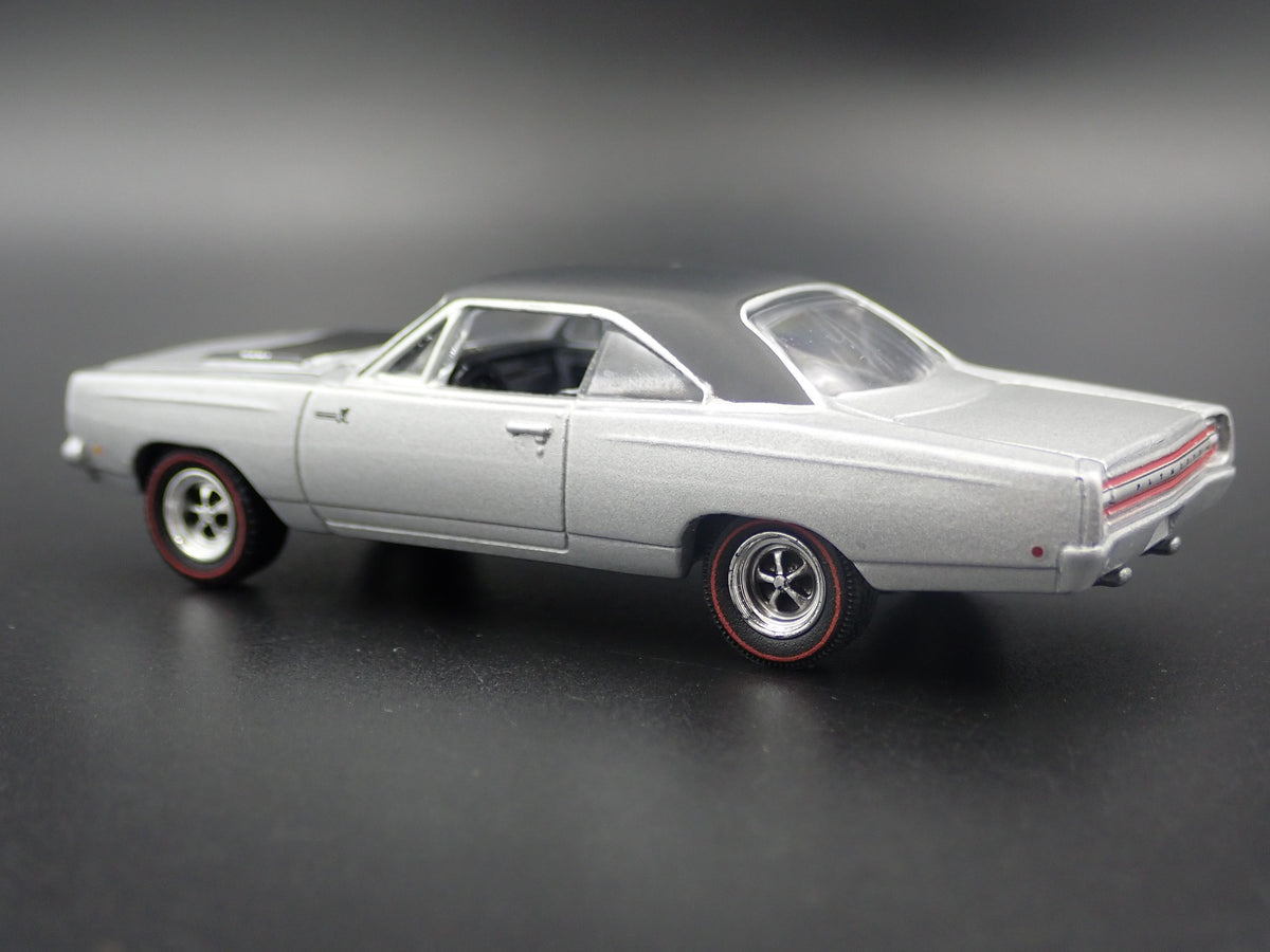 1968 68 PLYMOUTH ROAD RUNNER HEMI RARE 1:64 SCALE DIORAMA DIECAST MODEL CAR-Burning Rubber Toy Company